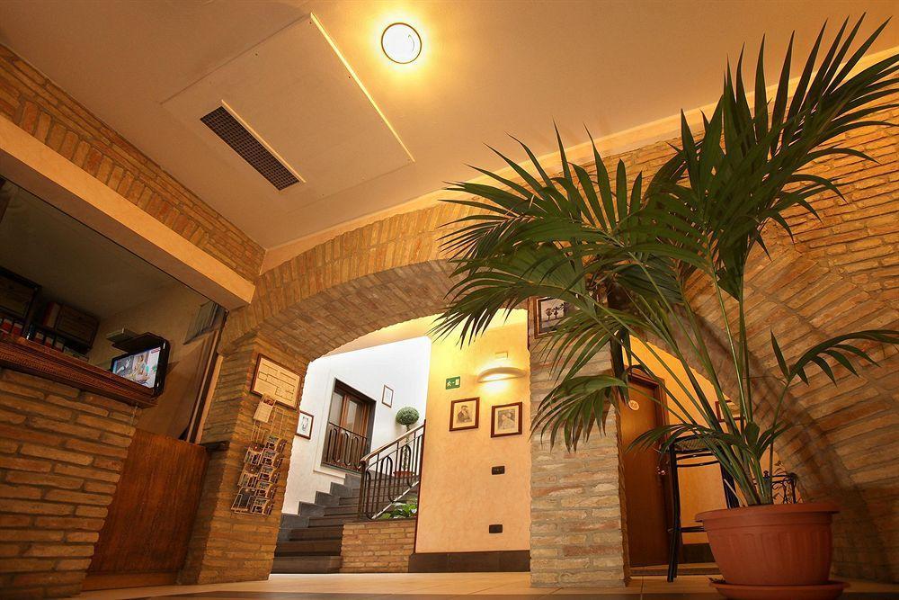 Arcobaleno Rooms กาญารี ภายนอก รูปภาพ