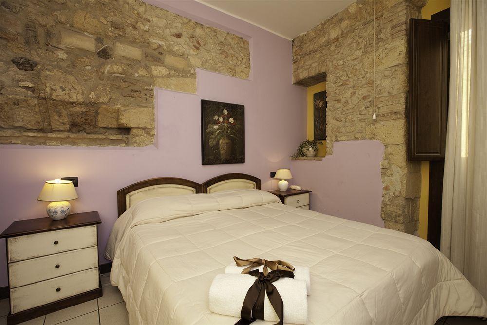 Arcobaleno Rooms กาญารี ภายนอก รูปภาพ