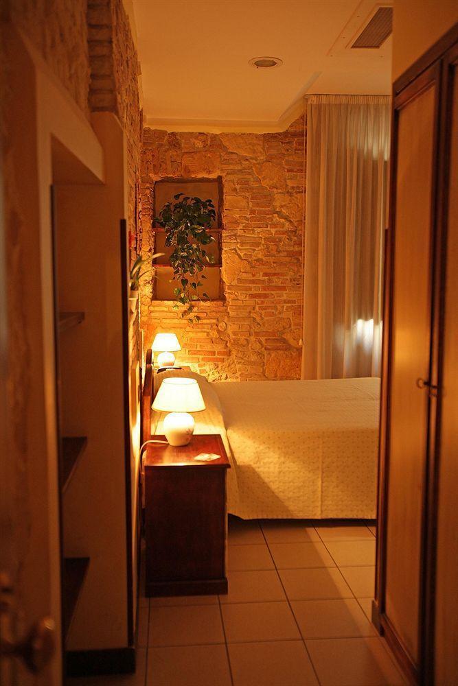 Arcobaleno Rooms กาญารี ภายนอก รูปภาพ