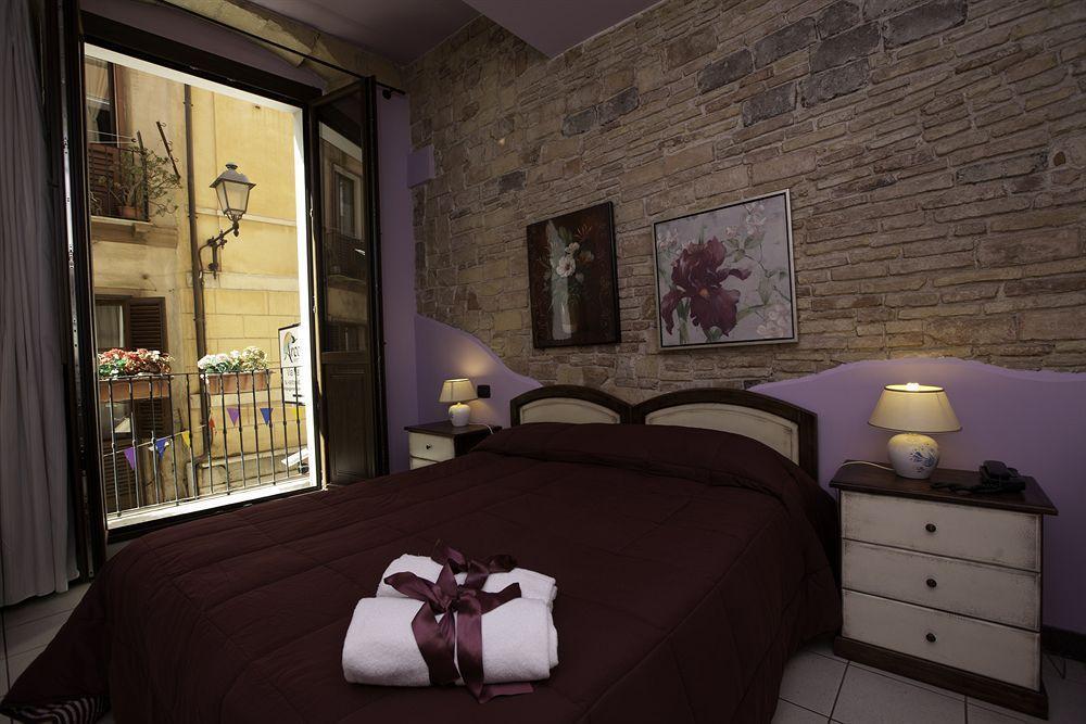 Arcobaleno Rooms กาญารี ภายนอก รูปภาพ