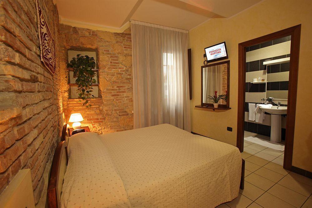 Arcobaleno Rooms กาญารี ภายนอก รูปภาพ
