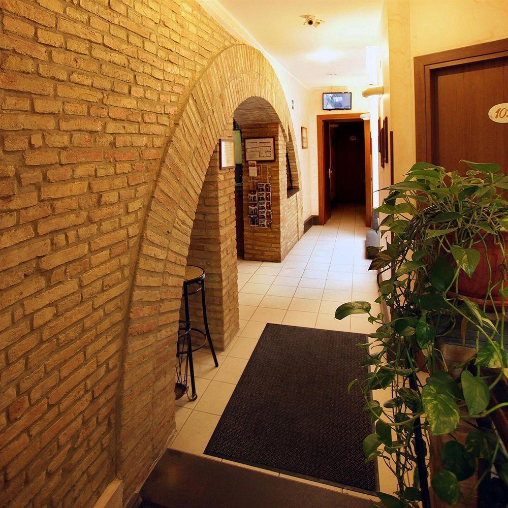 Arcobaleno Rooms กาญารี ภายนอก รูปภาพ