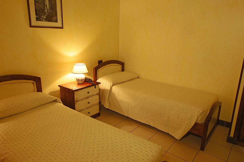 Arcobaleno Rooms กาญารี ภายนอก รูปภาพ