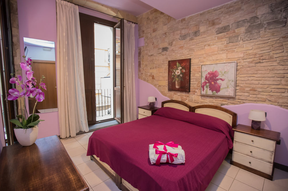 Arcobaleno Rooms กาญารี ภายนอก รูปภาพ